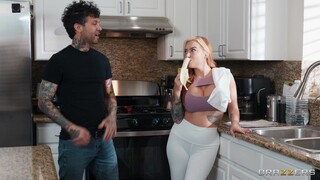 Cubbi's Got a Way with Words and a Love for Sex Toys - страстные шлюхи в HD BIGWHORE.COM