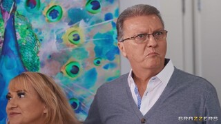 Hollywood Cash's Soaking Surprise - страстные шлюхи в HD BIGWHORE.COM