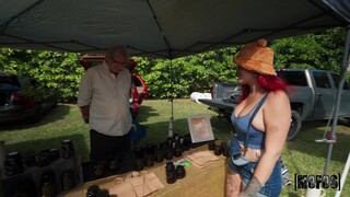 Blowjob at the Flea Market - страстные шлюхи в HD BIGWHORE.COM