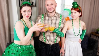 St Patrick's Day Blowjob Bash with Brunette & Redhead - страстные шлюхи в HD BIGWHORE.COM