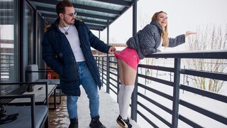 Milka Wey's Outdoor Skirt Adventure - страстные шлюхи в HD BIGWHORE.COM