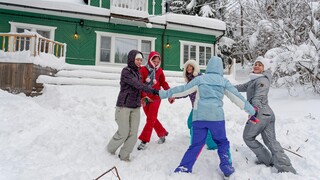 Ginger, Rose, and More Snowy Fun - страстные шлюхи в HD BIGWHORE.COM