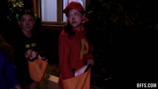 Double BJ: Tiny Brunettes and a MILF - страстные шлюхи в HD BIGWHORE.COM