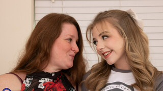 Stepmom Walks In On Me Jerk Off, Gives Me A Hand - новинки порно на BIGWHORE.COM