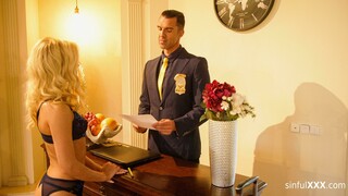 Uniform Temptation with Candee Licious - новинки порно на BIGWHORE.COM