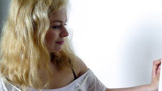 Blowjob and Massage for Cute Blonde Nisha - страстные шлюхи в HD BIGWHORE.COM