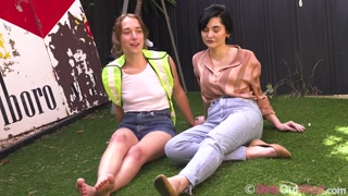 Tree Lovers Ivana & Felicity's Steamy Chat - страстные шлюхи в HD BIGWHORE.COM