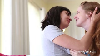 Redhead & Brunette Lesbians Kiss & Fingering - страстные шлюхи в HD BIGWHORE.COM