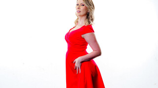  MILF Sydney's Big Donation  - страстные шлюхи в HD BIGWHORE.COM