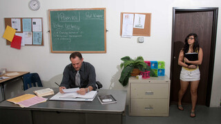 Professor Alec Knight pounds Valerie Kay’s big ass in naughty school sex - страстные шлюхи в HD BIGWHORE.COM