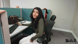  Blowjob in the Cubicle  - страстные шлюхи в HD BIGWHORE.COM