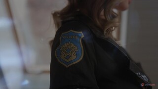 Cop Loren Strawberry's Dirty Job: A Gang Bang - страстные шлюхи в HD BIGWHORE.COM