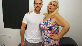 Cougar Musa Libertina Sucks and Fucks Toyboy - страстные шлюхи в HD BIGWHORE.COM