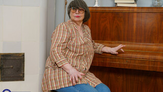 Sharon Amore: A Mature Milf with a Young Lover's Blowjob - страстные шлюхи в HD BIGWHORE.COM