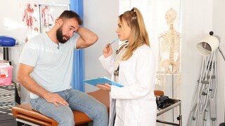 Bubble Butt Blowjob by the Doctor - страстные шлюхи в HD BIGWHORE.COM