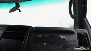 Handjob and Blowjob on BangBus with Shrooms - страстные шлюхи в HD BIGWHORE.COM