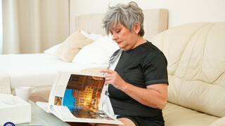 Old and Young: Granny Sisi's Wet Encounter - страстные шлюхи в HD BIGWHORE.COM