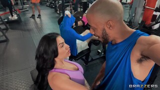 Interracial Gym Action with Big Cock - страстные шлюхи в HD BIGWHORE.COM