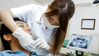 Brunette Bombshell Squirts on Dentist - страстные шлюхи в HD BIGWHORE.COM
