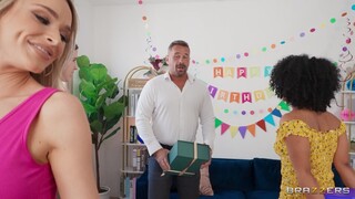 Tattooed Temptresses in a Blindfolded Threesome - страстные шлюхи в HD BIGWHORE.COM