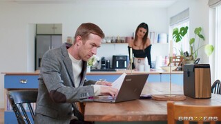 Athletic Brunette Takes Cock - новинки порно на BIGWHORE.COM