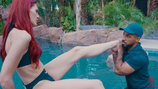 Tori Easton Gives Rodrigo Amor a Blowjob in Stockings - страстные шлюхи в HD BIGWHORE.COM