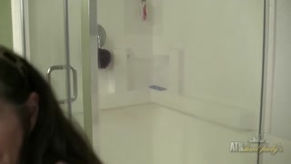 Anna gets naked for a bath - страстные шлюхи в HD BIGWHORE.COM