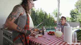 Amateur European Girl Gets Fucked in the Yard - страстные шлюхи в HD BIGWHORE.COM