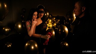 Fingering Frenzy Birthday - страстные шлюхи в HD BIGWHORE.COM
