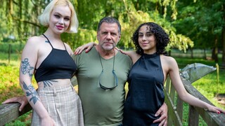 Natural Tits in the Woods - страстные шлюхи в HD BIGWHORE.COM
