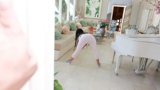 Stepmom's Body Building Craze - страстные шлюхи в HD BIGWHORE.COM
