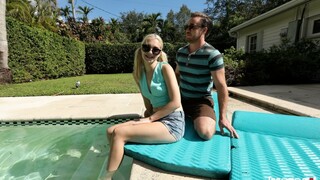 Blonde Teen With Small Tits Takes Big Dick Standing - новинки порно на BIGWHORE.COM