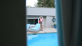 Blonde Fucks Hard for Beach Body - страстные шлюхи в HD BIGWHORE.COM