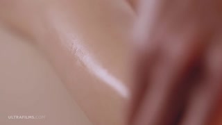 Sia Siberia's Oiled Up Body - новинки порно на BIGWHORE.COM