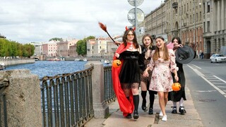 Virgin Butterfly's First Halloween Group Sex - страстные шлюхи в HD BIGWHORE.COM