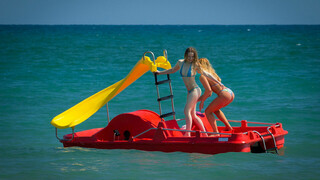 Lesbian Beach Party with Chrissy Fox - страстные шлюхи в HD BIGWHORE.COM