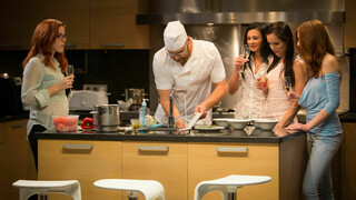 Sexy Chef Linda Sweet in Panties - страстные шлюхи в HD BIGWHORE.COM