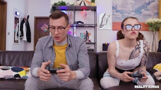 Gamers Go Wild for Butt Play - страстные шлюхи в HD BIGWHORE.COM