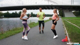 Outdoor Threesome with Amateur MILFs - страстные шлюхи в HD BIGWHORE.COM