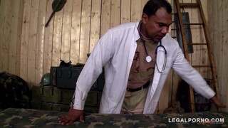 Sultry Soldiers Getting Head from Franco Roccaforte - страстные шлюхи в HD BIGWHORE.COM