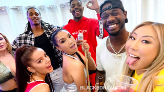 Big Ass Orgy on High Speed - страстные шлюхи в HD BIGWHORE.COM