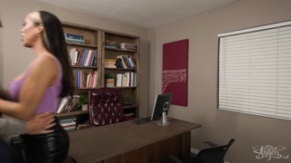 Brunette Beauty's Big Tits Blowjob - страстные шлюхи в HD BIGWHORE.COM