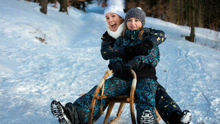 Blonde and Brunette Go Wild Outdoor - страстные шлюхи в HD BIGWHORE.COM
